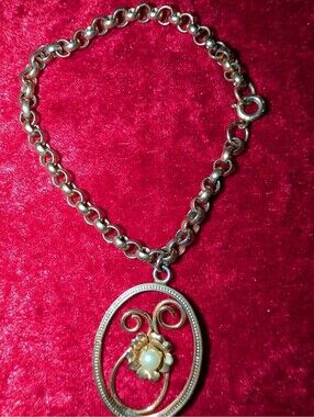 Vintage Gold Tone Chain Bracelet with Oval Floral Pendant and Faux Pearl Accent